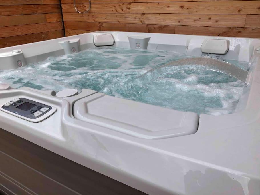 Loft Privatise Avec Spa Xxl Et Piscine Chauffee Bruz Extérieur photo
