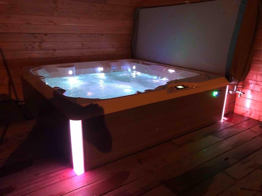 Loft Privatise Avec Spa Xxl Et Piscine Chauffee Bruz Extérieur photo