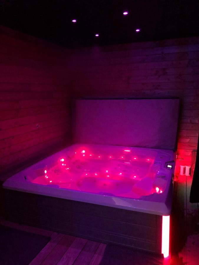 Loft Privatise Avec Spa Xxl Et Piscine Chauffee Bruz Extérieur photo